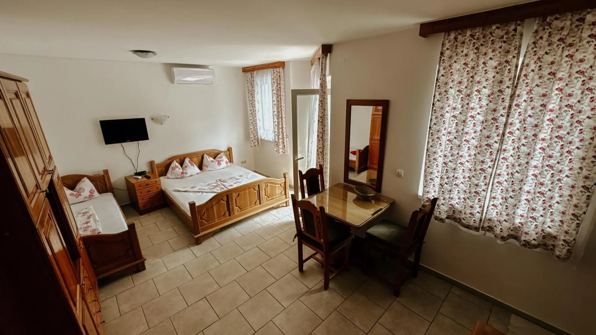 Krk Kornic Apartments 0*,