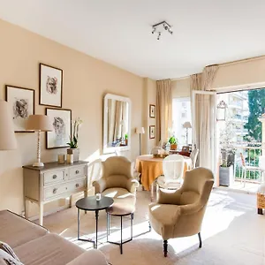 https://nice-apartment-in-menton-with-balcony-terrace.fr-provencehotel.com